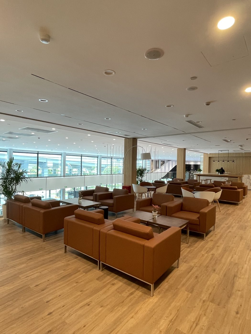 奉化合润奔驰4S店办公家具配套实景